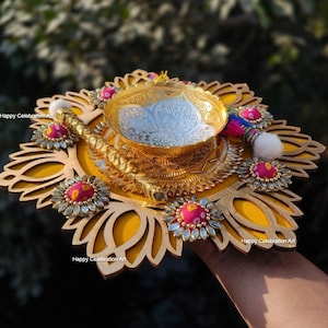 Set di vassoi per cerimonia Haldi Mehndi / Vassoio decorativo per matrimonio con applicatore per ciotole / Vassoio giallo, maionese, Shaadi e rituali di fidanzamento
