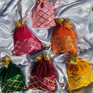 Velvet Potli Bag GotaPatti Banglori Silk Bag-Dry Fruit Potli-Bröllop-Mehendi-Haldi favor-BollywoodFest-Inflyttning-Navratri Returpresent
