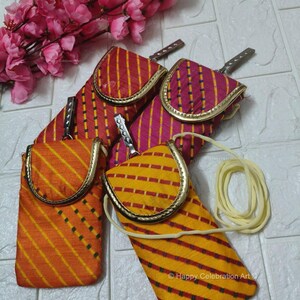 Broderad blommig Bhandej/Lehriya mobilväska, midjeväska med klämma och rem, handgjord present till Navratri/Sangeet/Diwali/Haldi-favorit