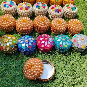 Multicolor Mehndi Party Kumkum Boxes, Shagun Roli Sindur Dani Ideal Wedding Favor, Haldi Party Indian/Pakistani Wedding Bridesmaids, Gift