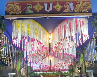 Jasmijn lotusknop hangend, witte jasmijnslinger, touwtje, toneelachtergrond, mandapdecor, Haldi-decor, tempelachtergrond, pooja-achtergrond