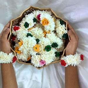 Jasmine With Rose Flower Gajra , Sangeet Haldi Mehndi Ganey Gajra Ganaas Bracelets Mehndi Mayoon Kalire ,Indian Wedding Favours for Hair Bun