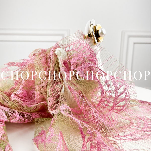 Rosa con encaje verde claro, encaje francés Solstiss, encaje floral festoneado rosa, encaje Chantilly, tela de encaje, encaje de alta costura, vendido por 1,5 metros