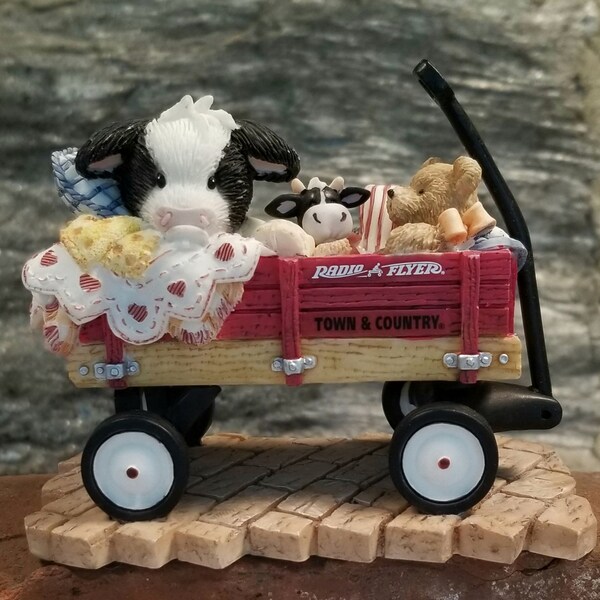 VTG Mary's Moo Moos Cow Figurine Baby Radio Flyer Wagon "Couldn't Be Any Cozier"