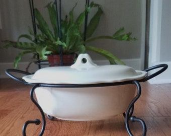 Southern Living Gail Pittman Cream Oval Casserole Lid Iron Stand Oven MW Safe 12&quot; x 7&quot; x 5&quot; 1990 Vintage