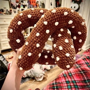 Hot Pretzel Plushy (custom)