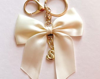 Personalized Bow Keychain Initial Charm Gold Monogram Tag for Backpack Accessory Satin Ribbon Purse Charm with Carabiner for Bag Bride