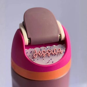 Placa de acrílico festoneada personalizable Owala con borde de encaje para tapa de vaso FreeSip personalizada, accesorio para regalo de cumpleaños o día de la madre.