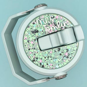 Etiqueta de identificação para copo térmico com canudo retrátil, compatível com Stanley IceFlow, 30 oz e 40 oz, em acrílico personalizado, ideal para tampa de garrafa de água ou como presente para torcedores.