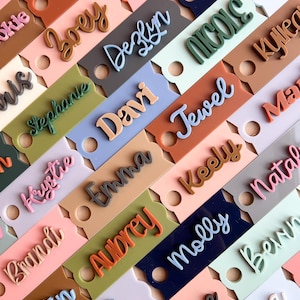 Minimalist Tumbler Topper Stanley Quencher H2.0 Name Plate Acrylic Tag Personalized Cup Identifier Neutral Accessory Water Bottle Clean Aesthetic Light Colors Fall Spring Sparkly Custom Birthday Present Wedding