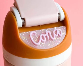 Placa de nombre OWALA personalizada para vaso, fuente de escritura para el Día de la Madre, etiqueta personalizada, etiqueta acrílica con purpurina, accesorio para taza FreeSip Mom, se adapta a cualquier tamaño