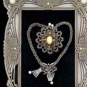 Vintage Herzkunst, Perlen, gerahmte Herzkunst, verzierte Rahmen, Upcycled Schmuck