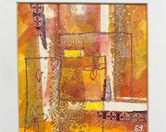 Puede incluir: Obra de arte abstracta en técnica mixta de formato cuadrado, con tonos cálidos de naranja, amarillo y marrón. La composición incluye formas geométricas, motivos florales y elementos texturizados, enmarcada en un passe-partout blanco.