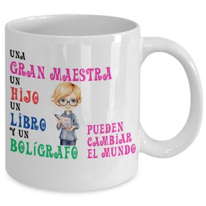 May include: White ceramic mug with a colorful illustration of a teacher holding a book. The text on the mug reads "Una Gran Maestra Un Hijo Un Libro Y Un Bolígrafo Pueden Cambiar El Mundo".