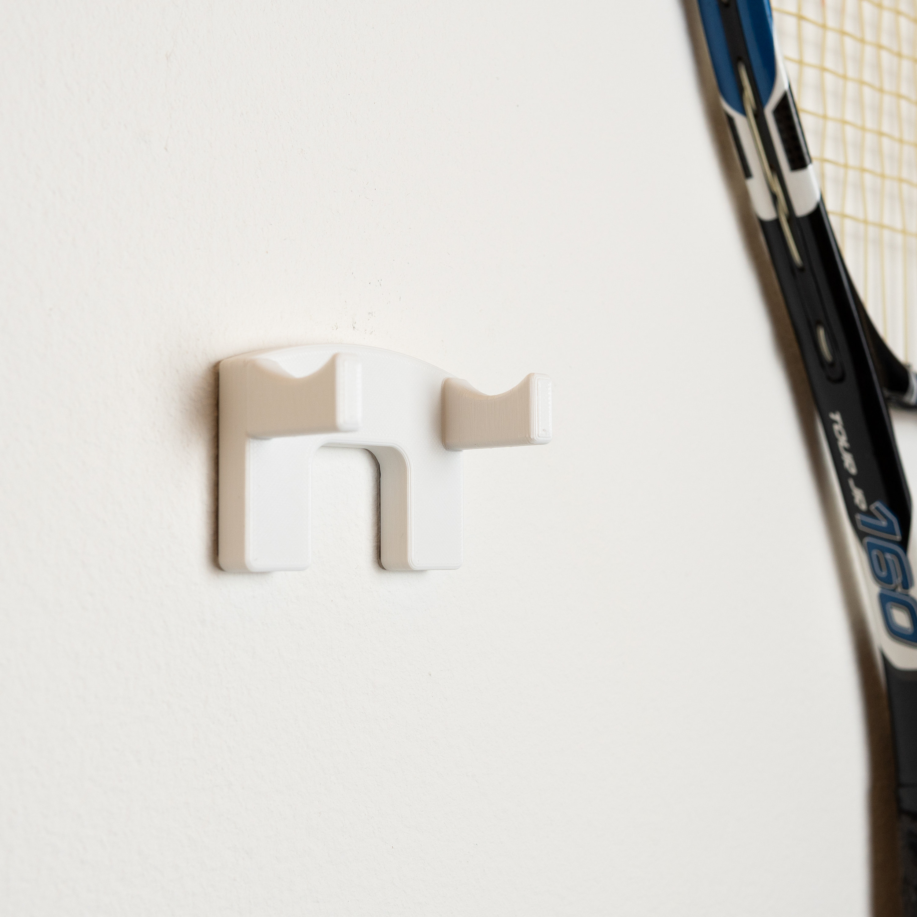 Wall Mounted Racket Wall Mount Tennis Racket Adhesive / Tennis Racket Wall Mount / Wall ...