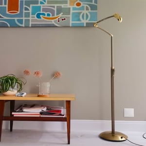 Modernist architectural pole lamp gold chromed floor freestanding light