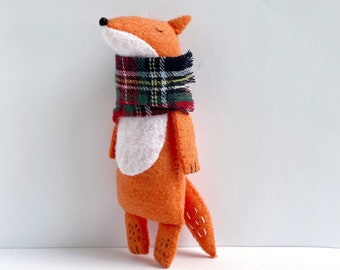 Peluche renard avec écharpe tartan, Animaux en feutre, doudou renard, Animaux de la forêt, Animal de soutien, Peluche