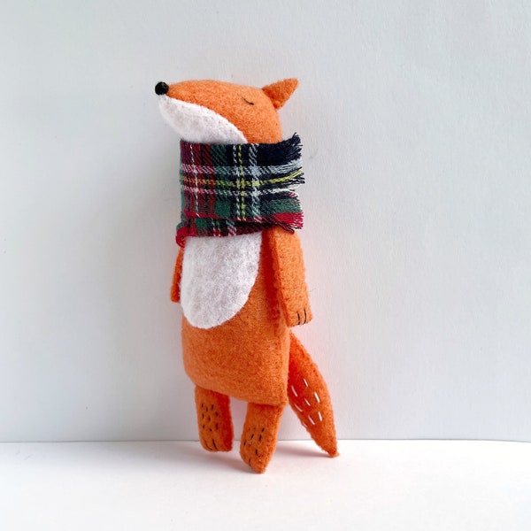 Peluche renard avec écharpe tartan, Animaux en feutre, doudou renard, Animaux de la forêt, Animal de soutien, Peluche