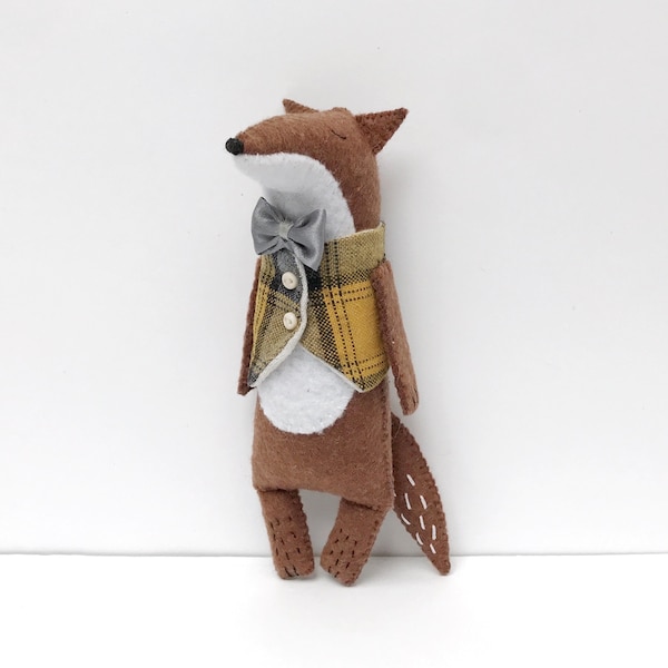 Jouet renard dans un gilet et un noeud papillon, peluche renard, renard en feutre, peluche animaux de la forêt, peluche, poupée renard, animaux doux, cadeau de Noël