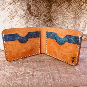 Hellbraun und Marine Bifold, personalisierte Initialen Gravur, Leder Brieftasche, Handgemachte Brieftasche, authentisch, schlank, rustikal, italienisches Leder, edc