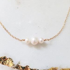 Aria Pearl Necklace, gold necklaces, pearls, wedding jewelry, bridesmaid jewelry, gold filled, gold plated necklace, simple jewelry zdjęcie 3