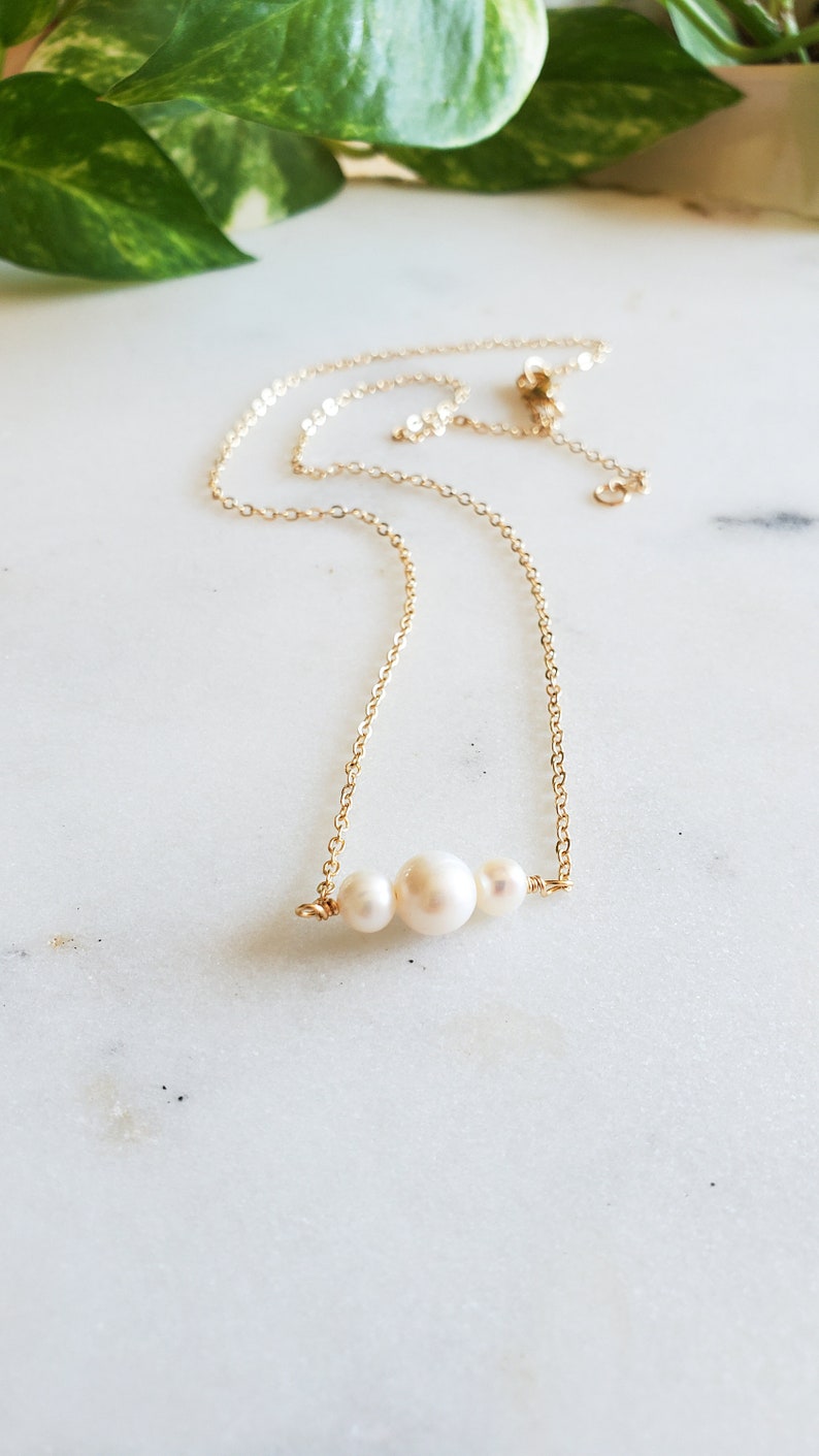 Aria Pearl Necklace, gold necklaces, pearls, wedding jewelry, bridesmaid jewelry, gold filled, gold plated necklace, simple jewelry zdjęcie 2