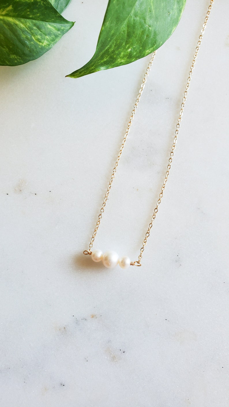 Aria Pearl Necklace, gold necklaces, pearls, wedding jewelry, bridesmaid jewelry, gold filled, gold plated necklace, simple jewelry zdjęcie 4
