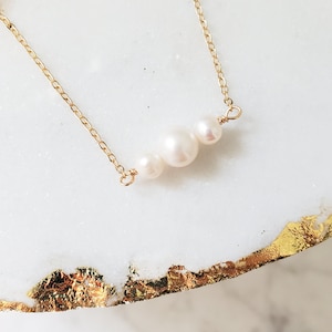 Aria Pearl Necklace, gold necklaces, pearls, wedding jewelry, bridesmaid jewelry, gold filled, gold plated necklace, simple jewelry zdjęcie 1