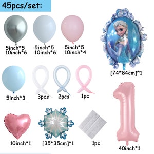 K&ouml;nnte beinhalten: Ein Set aus 45 Partyballons in verschiedenen Formen und Farben, darunter Silber, Wei&szlig;, Rosa und Blau. Enth&auml;lt einen gro&szlig;en Folienballon mit einem Prinzessinnenbild, einen Ballon mit der Zahl 1 (101.6 cm) und herz- und schneef&ouml;rmige Ballons.