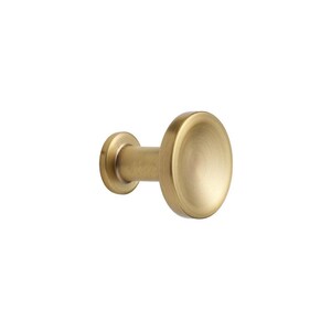 May include: A gold-coloured cabinet knob with a flat, round head. The knob has a simple, minimalist design and is likely made of metal. Suitable for drawers, cabinets, or other furniture. The knob's dimensions are in centimetres.