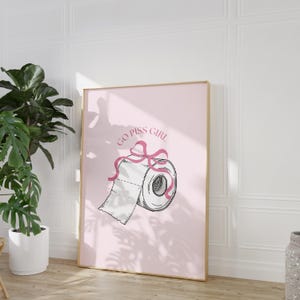Go Piss Girl impression numérique - coquette déco chambre drôle affiche de salle de bain girly rose papier toilette esthétique Softgirl noeud toilettes Art tendance