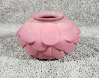 Portavelas vintage Rose Bowl de cristal satinado rosa con forma de alcachofa y borde festoneado