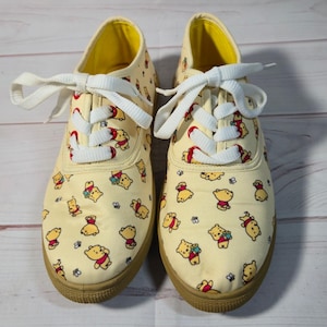 Disney Winnie The Pooh - Sneakers Canvas Shoes Character Print - WomensSize 7