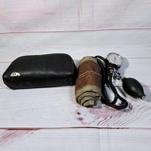 Vintage Acoma Sphygmomanometer Blood Pressure Monitor Kit Aneroid Gauge