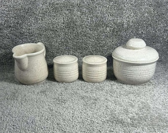 Juego de jarro para crema, azúcar, salero y pimentero de gres Churchill England, color crema moteado, 4 piezas