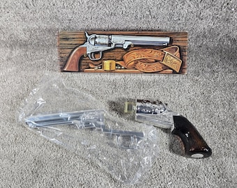 Decantador para después del afeitado Avon Colt Revolver 1851 Deep Woods Vintage para hombre, 3 oz.