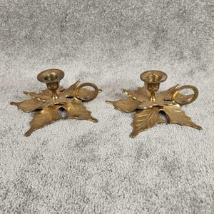 Candelabro de latón dorado con hoja de acebo, juego vintage de 2 unidades