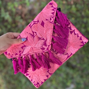Mexican Artisanal Embroidered Purse Clutch - Floral Clutch, Mexico , Boho, Purse, Bolsa Mexicana, Artesanias, Artesanal, Chiapas, Bordado