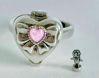 Ciondolo Polly Pocket Pretty Present, ciondolo con la principessa Polly alla sua festa di compleanno, anello con ciondolo in argento sterling
