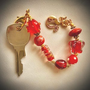 Czerwony szklany brelok do nożyczek Lampwork: akcesorium do szycia z zawieszką w kształcie kota