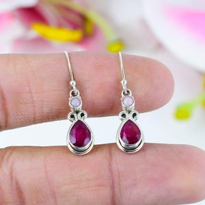 Echte Kashmir Rot Rubin Ohrringe, 925 Sterling Silber Edelstein Ohrringe, Opal Ohrringe, Rosa Opal Ohrring, Geschenk für sie, Rubin Schmuck