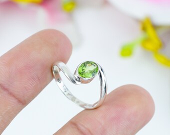 Natural Peridot Gemstone Ring/Statement Ring/925 Sterling Silver/Wedding Ring/Teenager Ring/Women's Gift Ring/Gift For Her/Women's Gift Ring
