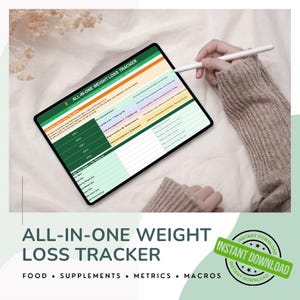 Può includere: Un tracker digitale per la perdita di peso su un tablet, con un design verde e bianco. Il testo "ALL-IN-ONE WEIGHT LOSS TRACKER" è visualizzato. L'immagine include anche le parole "FOOD, SUPPLEMENTS, METRICS, MACROS" e "INSTANT DOWNLOAD".