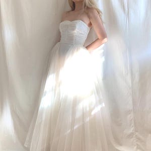 50s Stunning Grace Kelly Style Strapless Tulle and Peau de Soie Bridal Gown - XS to Small