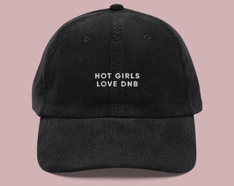 Hot Girls Love drum-'n-basspet, DNB corduroy geborduurde hoed, EDM-merchandise, ravepet