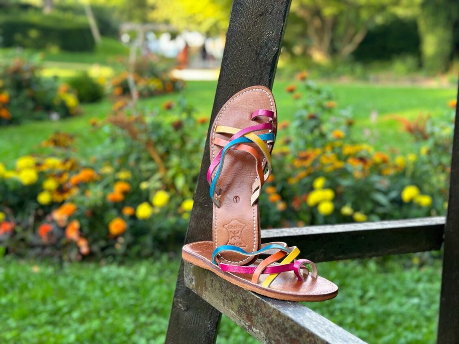 Sandales plates en cuir pour femme. Sandales femmes d'été. Sandales nu