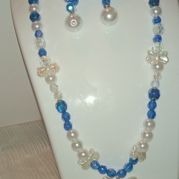 Set 2 pièces Collier Océan bleu avec ses boucles d'oreilles assorties.