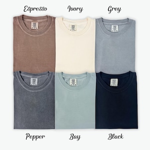 Pode incluir: Seis t-shirts em diferentes cores: Espresso, Marfim, Cinza, Pimenta, Ba&iacute;a e Preto. Cada t-shirt tem uma pequena etiqueta com o nome da marca "Campfire Club" na frente.