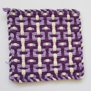 Plum, lavender, and winter white chain potholder