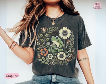 Comfort Colors® Retro Frog and Toad shirt, Vintage Reading shirt, Cottagecore Shirt, Frog Graphic Tee, Librarian Gifts, Nature Lover Tee